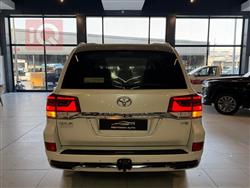 تۆیۆتا لاند کروزەر